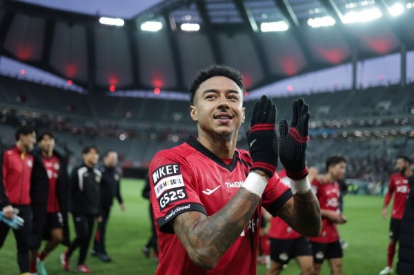 32-year-old Lin Huang is still single 😂 Goal Net: Lingard calls ChatGPT 