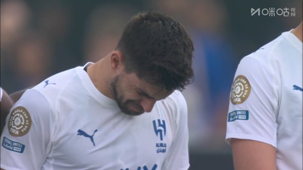 😭After the silence of Jota before the game, my best friend Neves was still crying while jogging and warming up & Cancelo squatted on the ground to wipe his tears