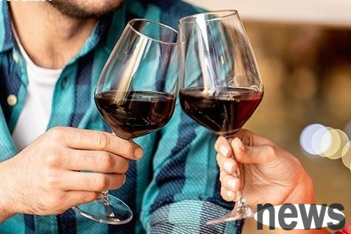 Can drinking red wine improve skin quality? Foreign research: Removal of alcoholic red wine contains exclusive polyphenol compounds, which can help increase skin elasticity and menopause
