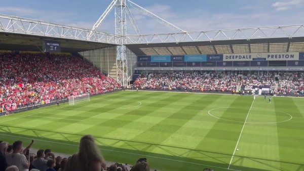 YNWA resounds throughout the stadium! Tens of thousands of people sang 