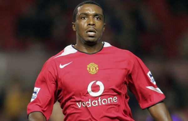 Sun: Former Manchester United player sued doctors, saying unnecessary surgery ruined his career