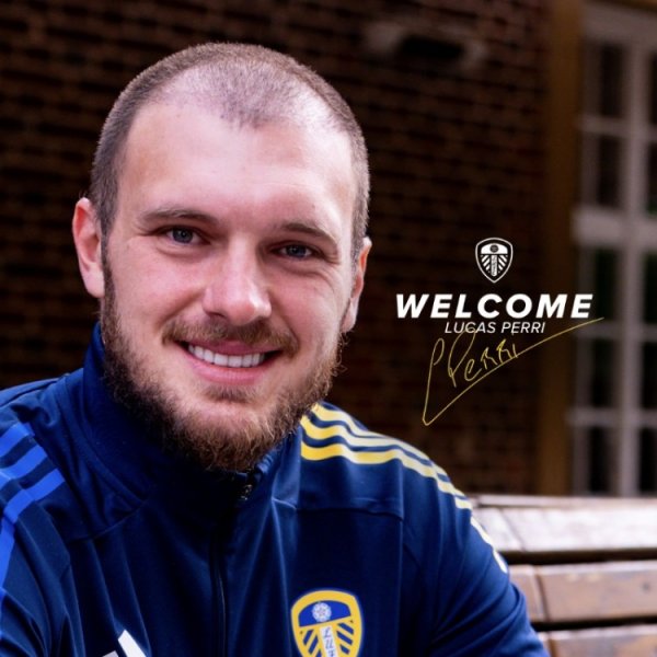 Official: Leeds United signs Lyon s 27-year-old Brazilian goalkeeper Lucas Pelli, it is reported that the transfer fee is 16 million