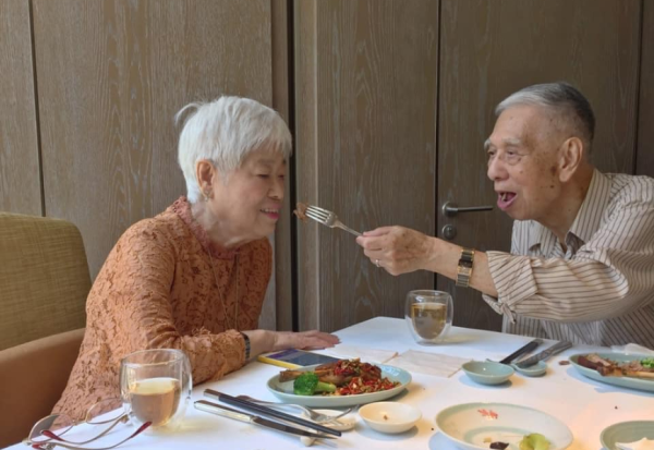 Travel with my 90-year-old dad and mom! Denny: Parents don’t wait for others to get old, don’t wait until they are in front of the hospital bed to accompany them