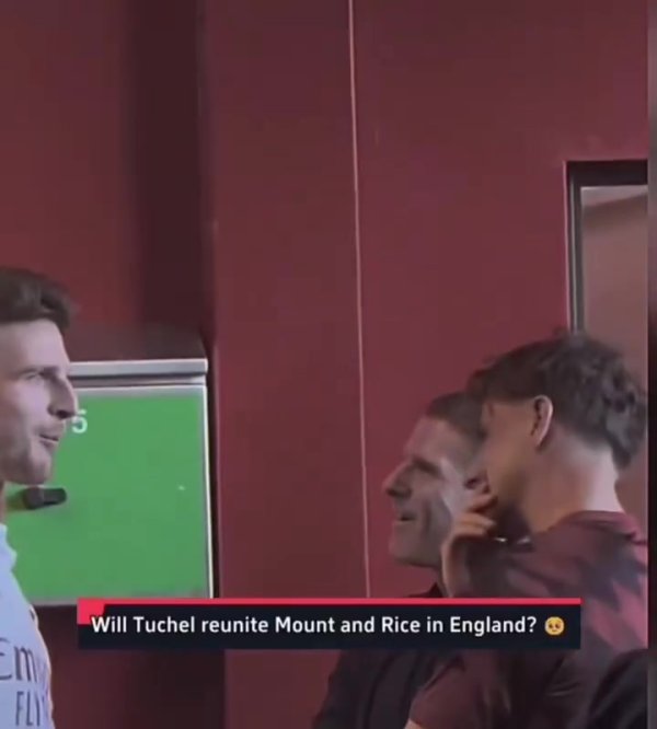 After Manchester United lost to Arsenal in the first round, Tuchel chatted with Mount and Shaw for a long time in the player channel