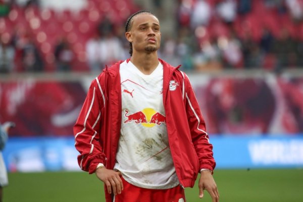 Romano: Tottenham officially negotiates with Leipzig on the transfer of Simmons and competes with the Blues