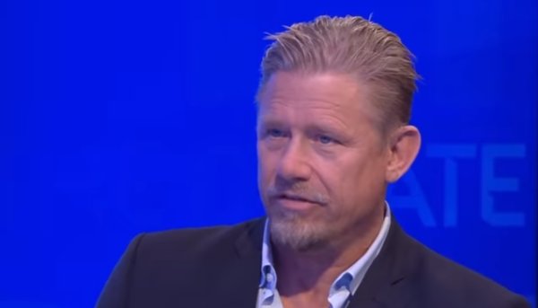 Schmeichel: It s really hard to be a Manchester United fan now. They almost lost. Fortunately, someone stood up.