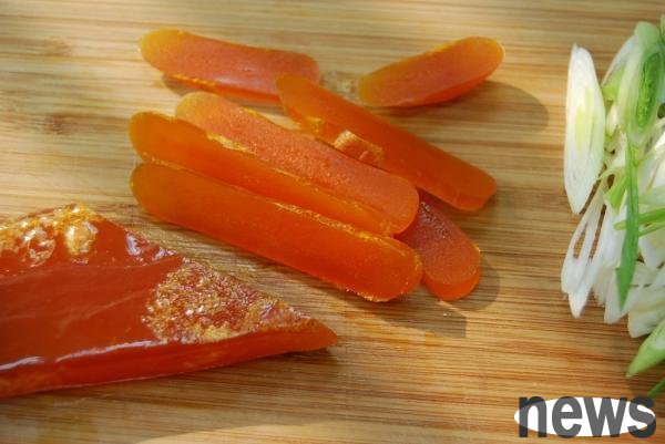 煎得油亮的烏魚子，香氣撲鼻。
 