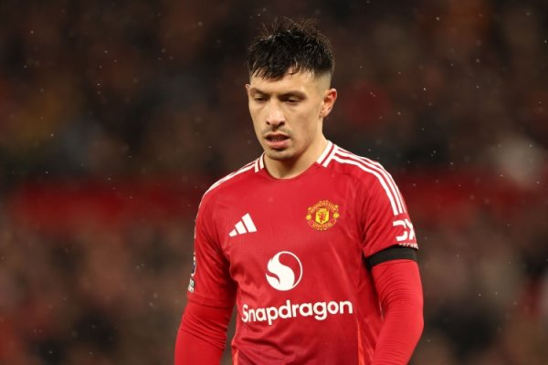 Reporter: Lisandro plans to make a comeback at the end of October or early November, Manchester United is not in a hurry to let him return