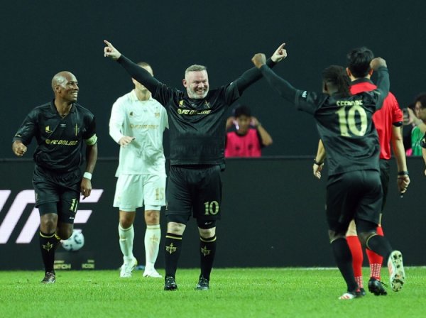 The footwork is still online! 39-year-old Rooney made a big belly and made a world wave to penetrate Cassie s goal